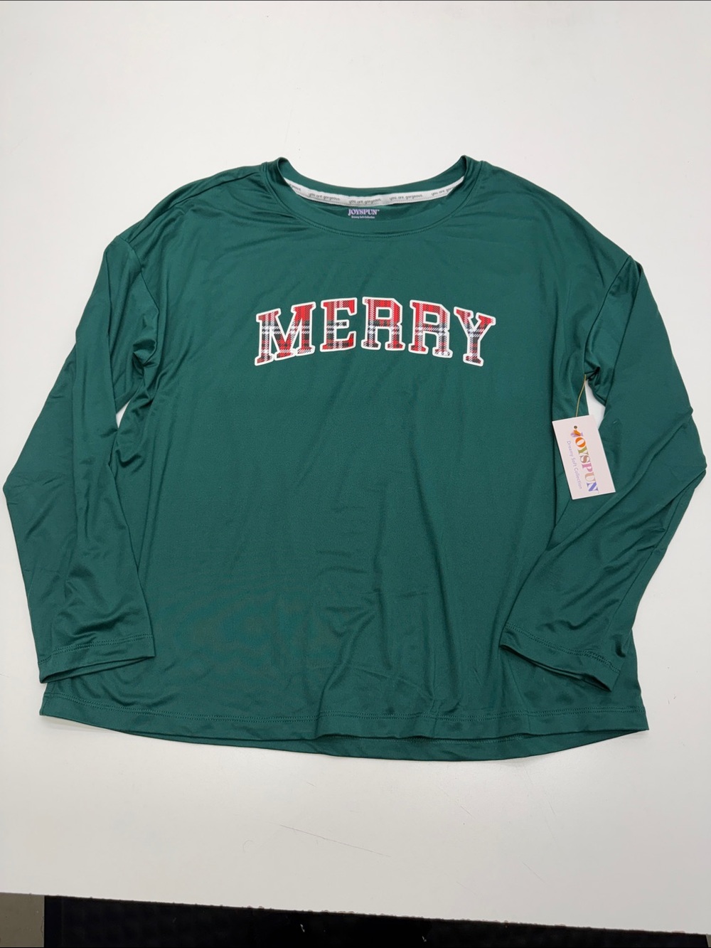 MERRY Christmas Women’s Medium Green Long Sleeve T-shirt